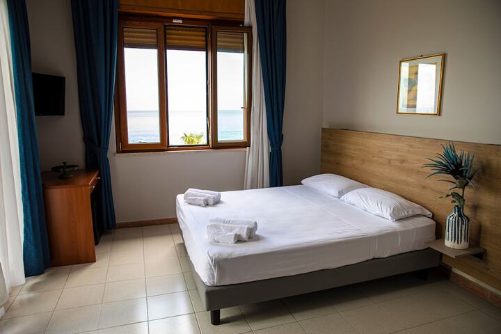 Room 4 of 55