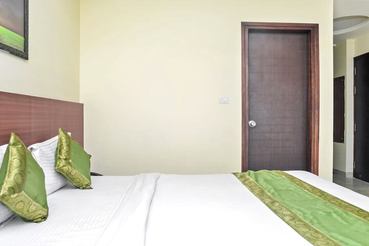 Room 27 of 34