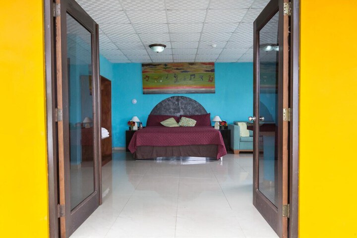 Room 15 of 37