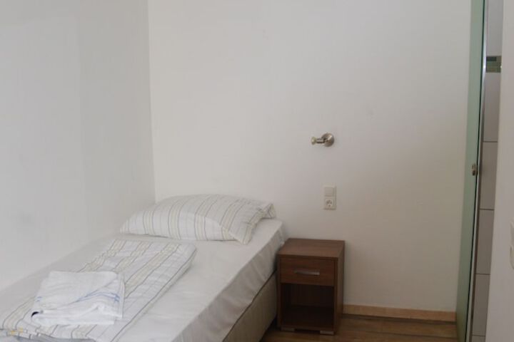 Room 5 of 29
