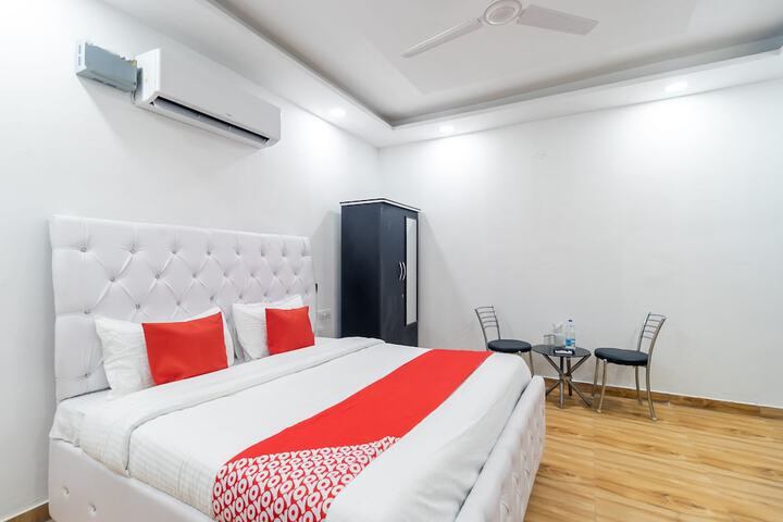 Room 12 of 19