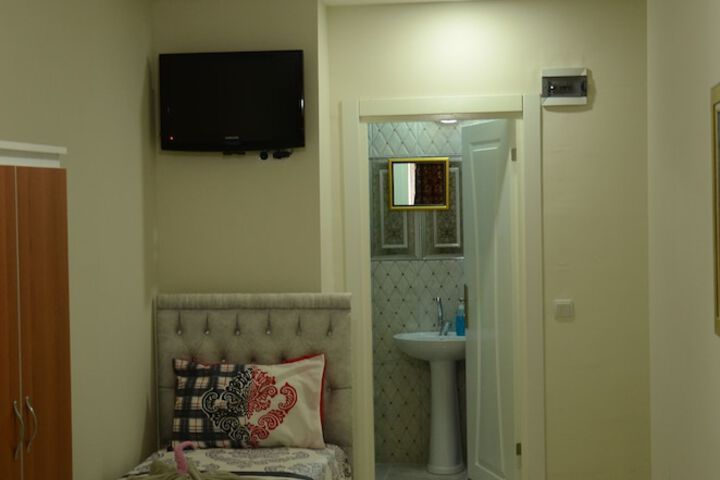 Room 28 of 43