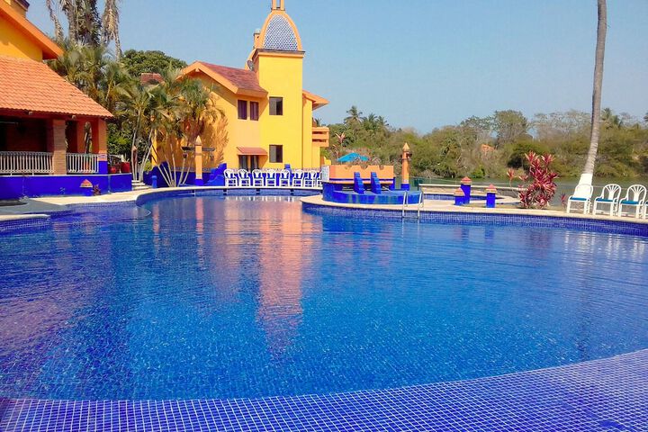 Hotel with Pool