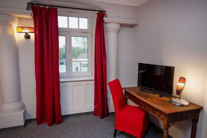 Room 2 of 18
