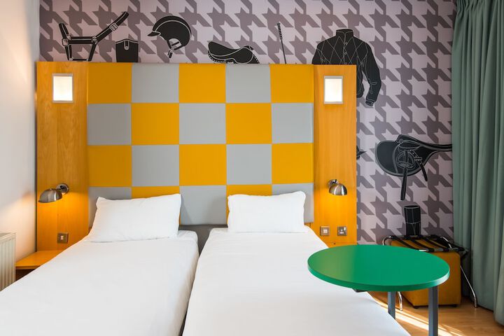 Room 6 of 72