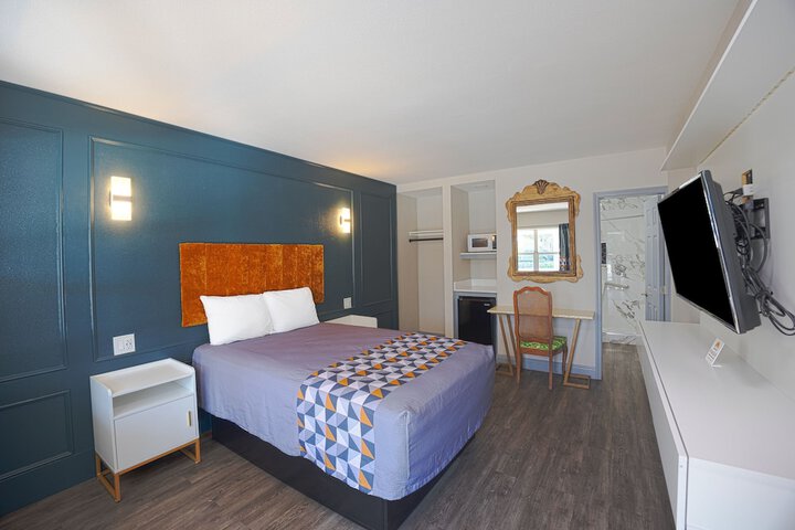 1 King Bed with Kitchenette (2 of 68)