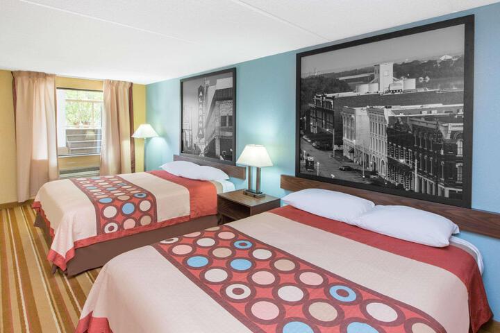 1 Queen Bed (6 of 10)