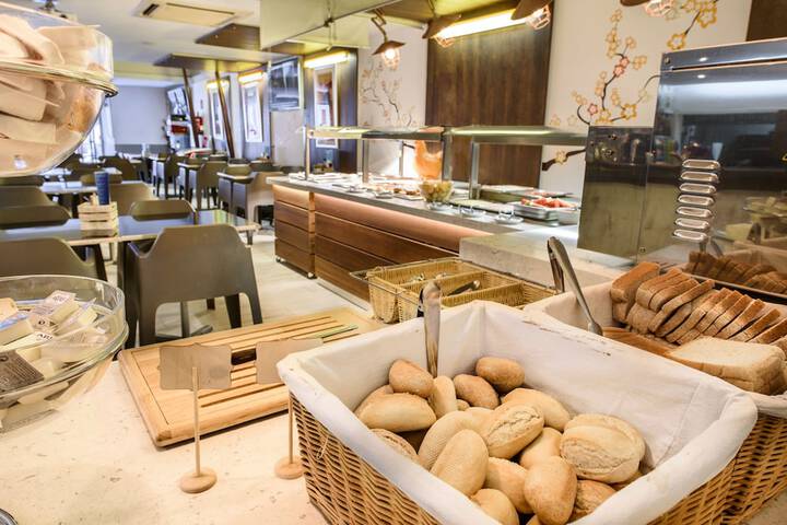 Breakfast area