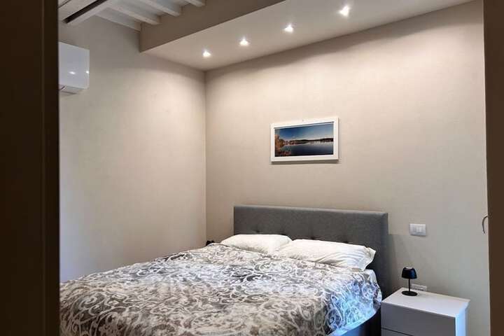 Room 4 of 10