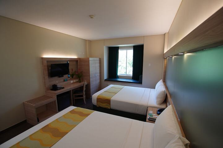 Room 11 of 28