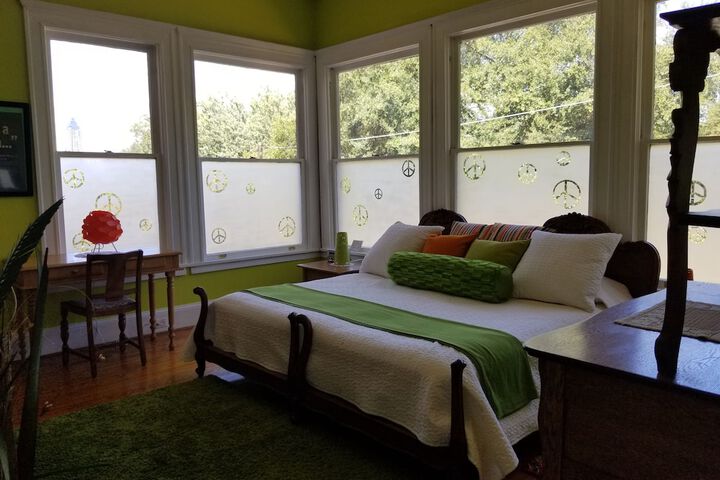 Room 4 of 32