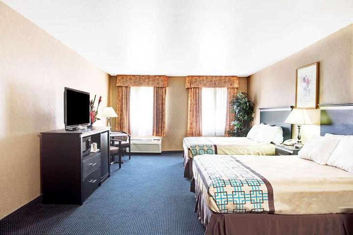 1 King Bed (1 of 20)