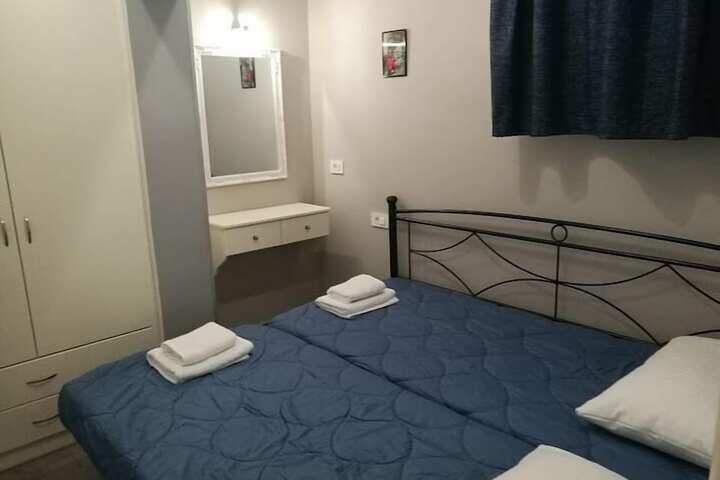 Room 6 of 104