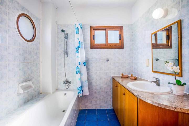 Room 7 of 26