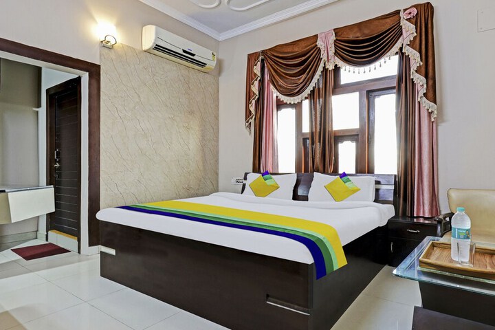Room 11 of 28