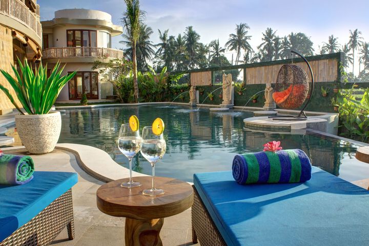 Hotel with Pool