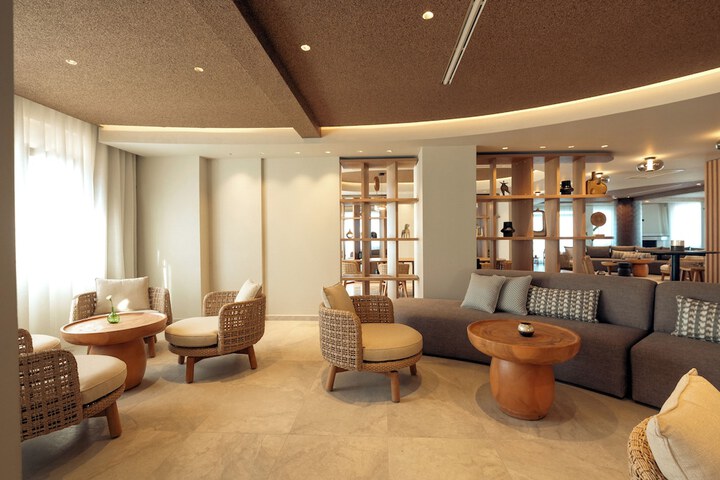 Entrance & Lobby