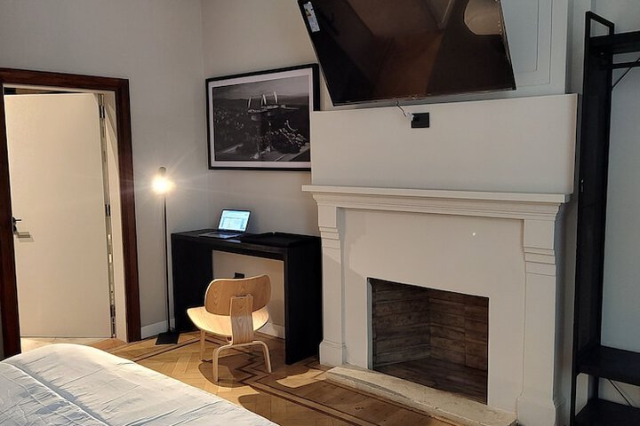 Room 3 of 33