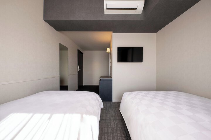 Room 15 of 46