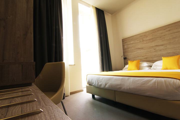 Room 3 of 34
