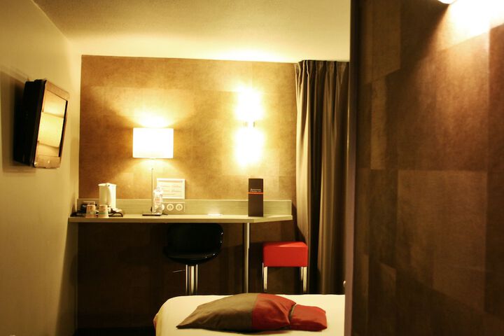 Room 9 of 62