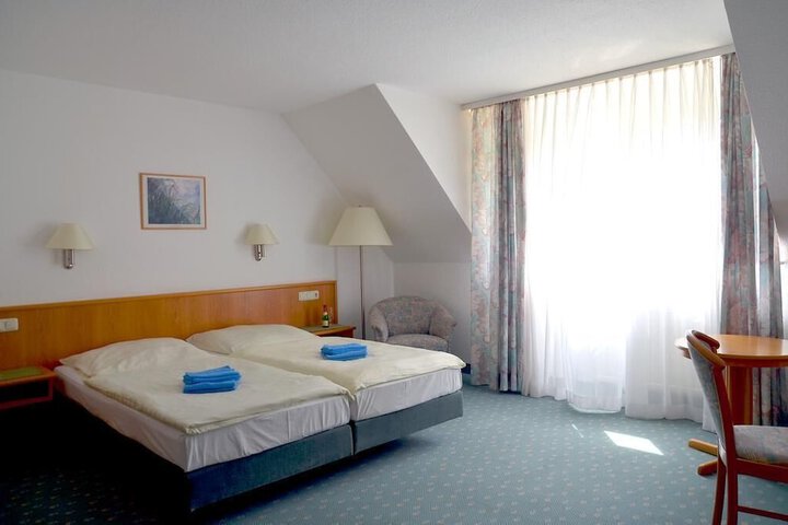 Room 2 of 20