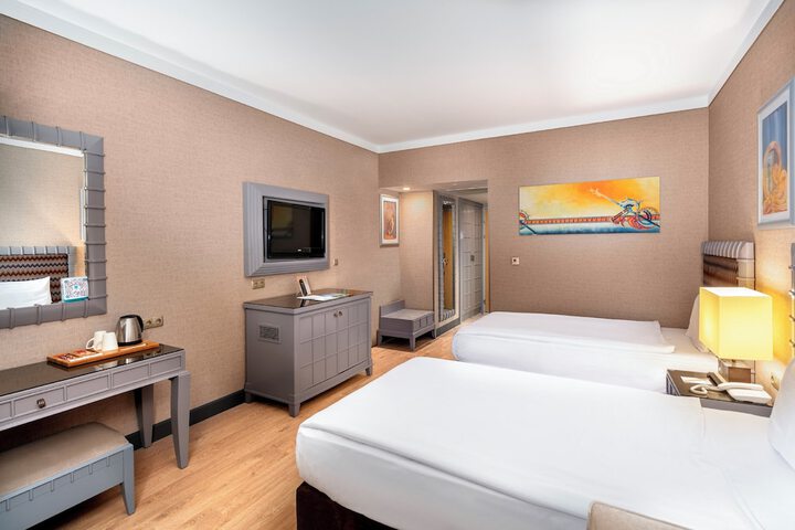 Room 34 of 95