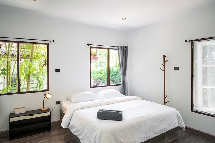 Room 4 of 32