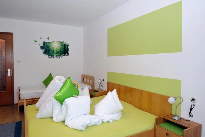 Room 4 of 14