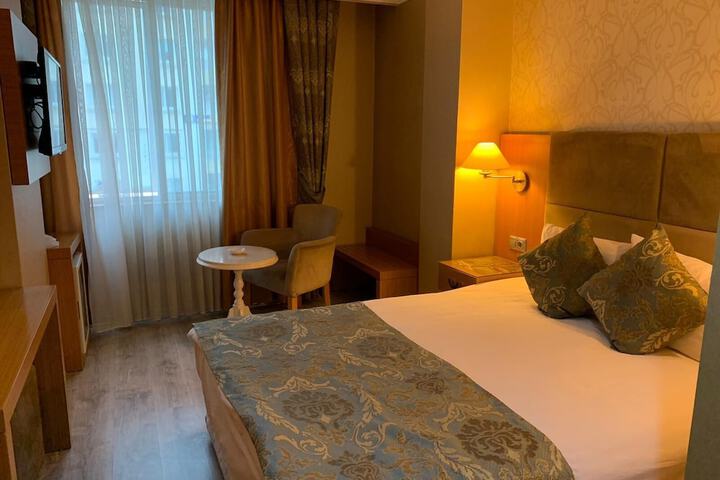 Room 13 of 34
