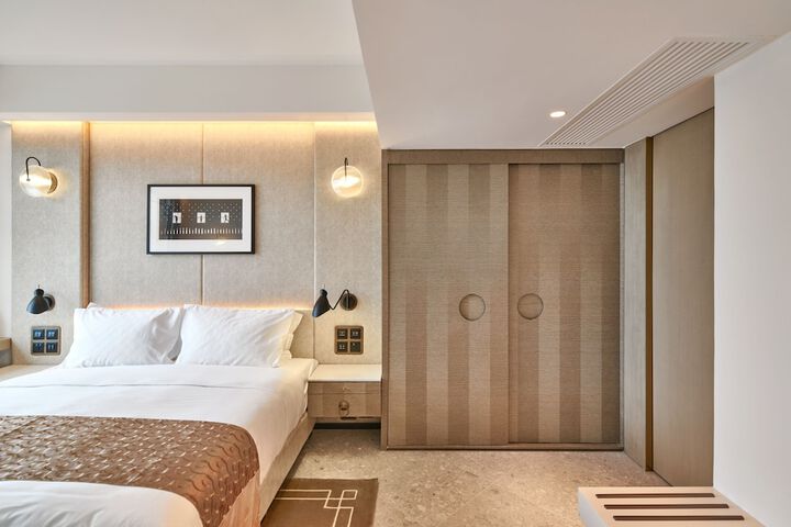 Room 4 of 85