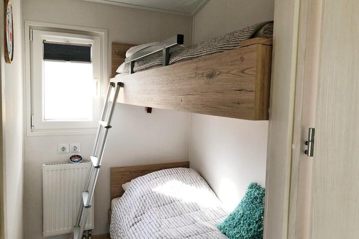 Room 4 of 27