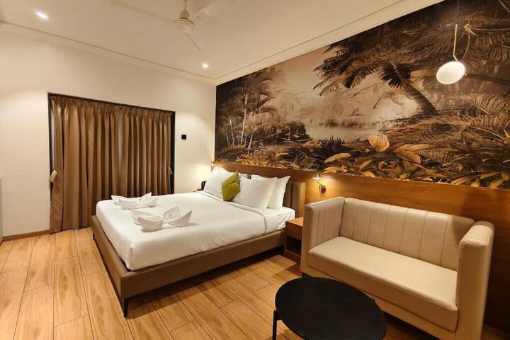 Room 6 of 24