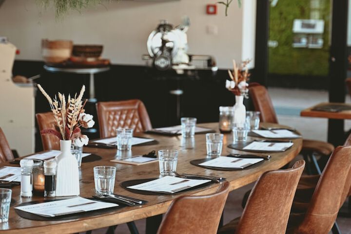 Dining 33 of 48