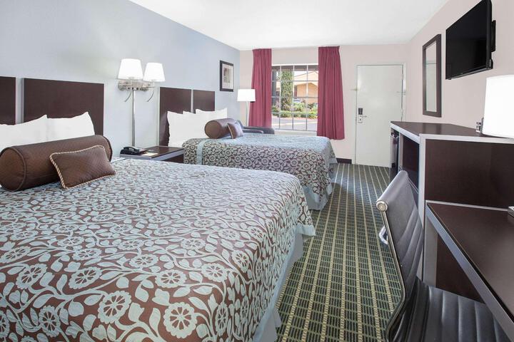 2 Queen Beds (21 of 24)