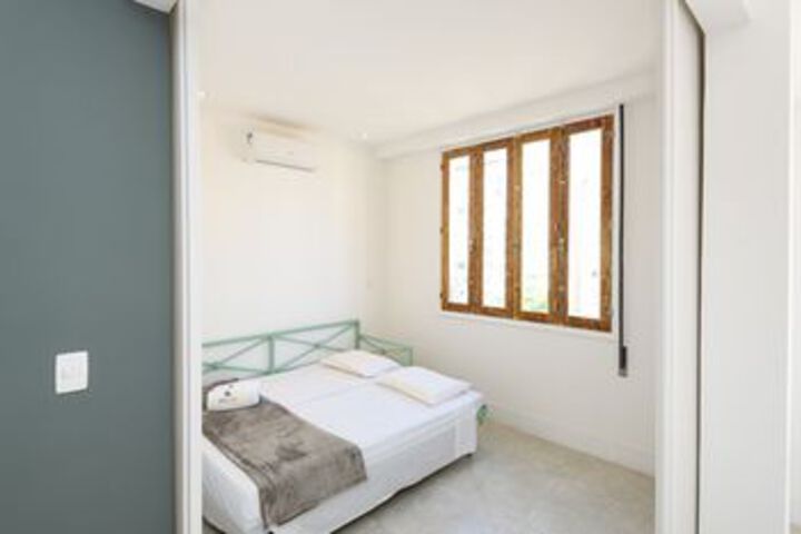 Room 14 of 30