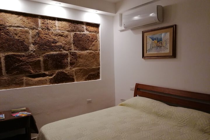 Room 21 of 33
