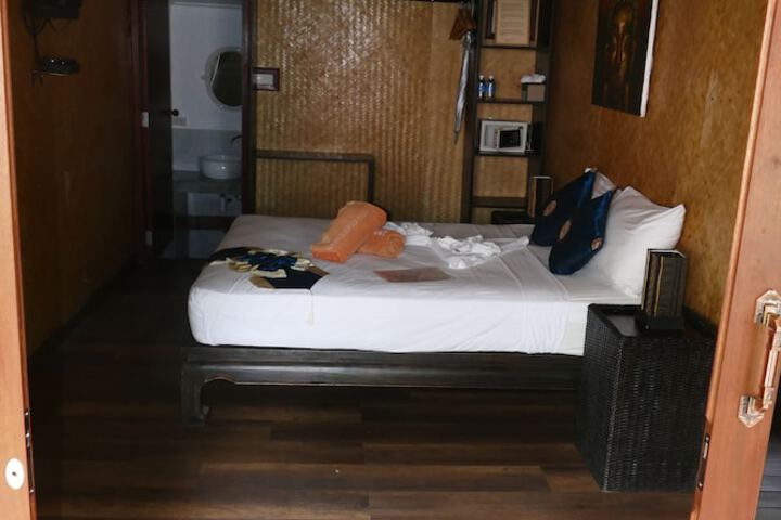Room 12 of 159