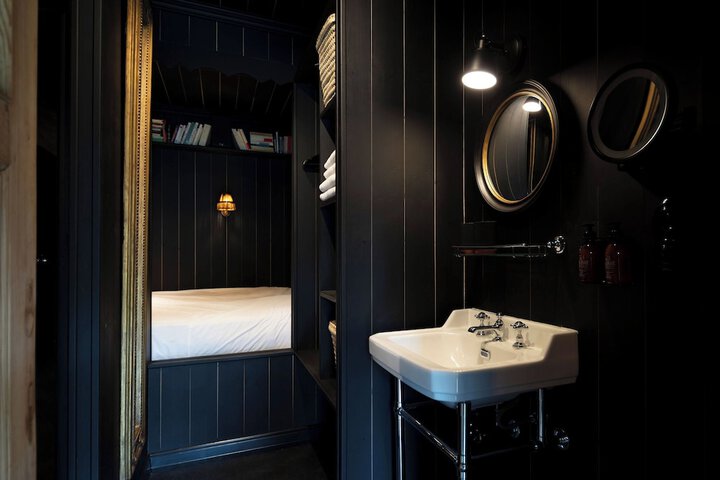 Room 6 of 55