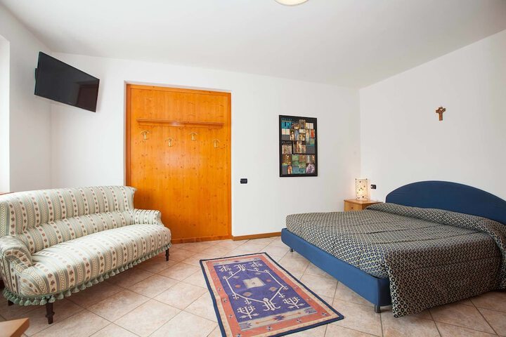 Room 6 of 26