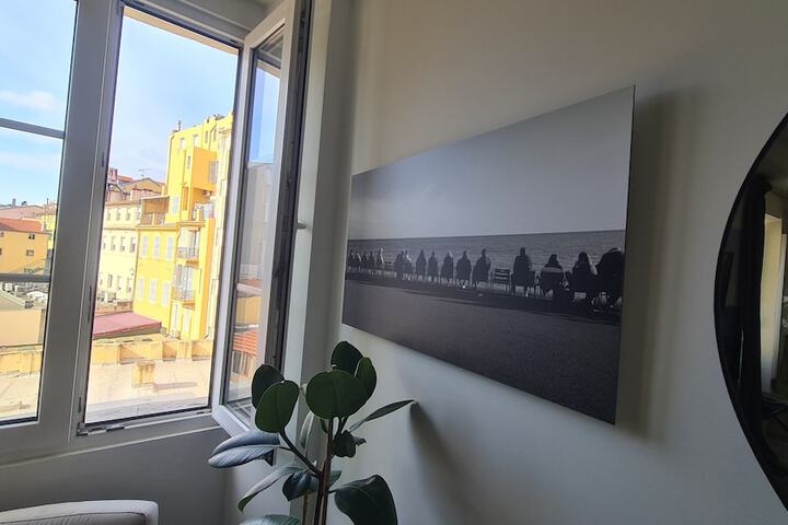 Room 5 of 118