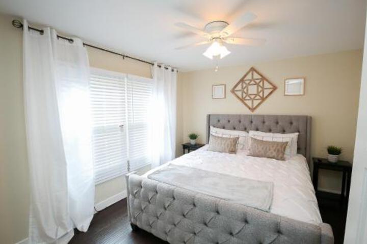 Belmont Heights LB King Bed Super Fast WiFi in Long Beach, CA