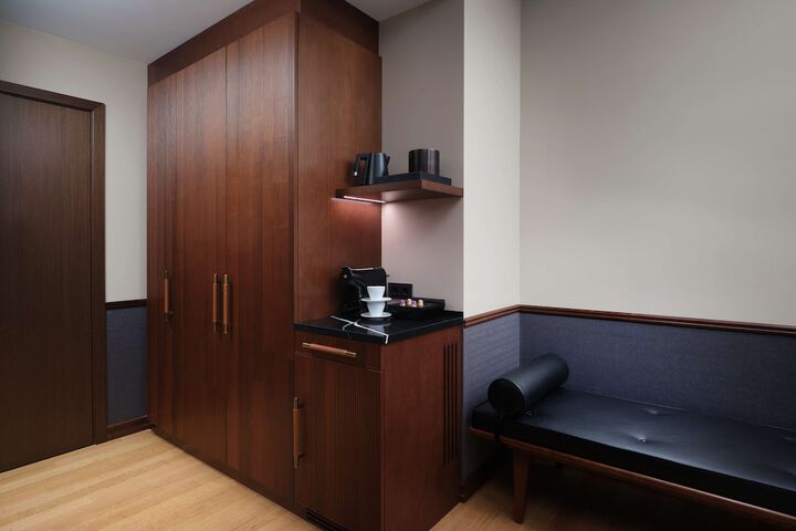 Room 27 of 132