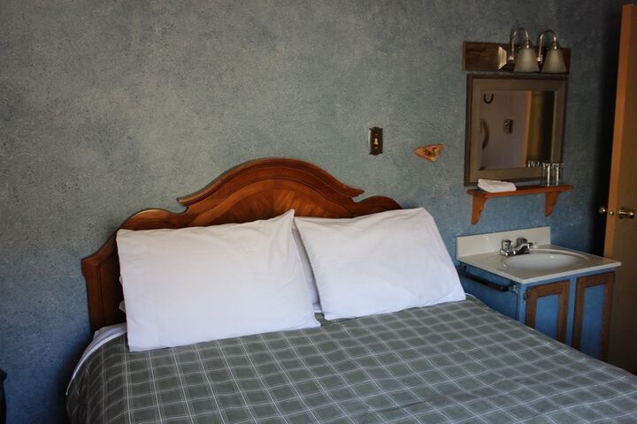 Room 6 of 68
