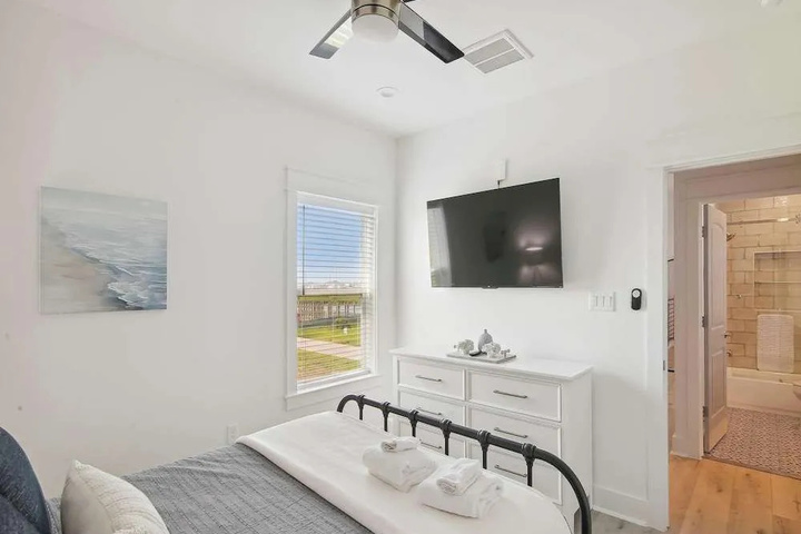 Room 4 of 12