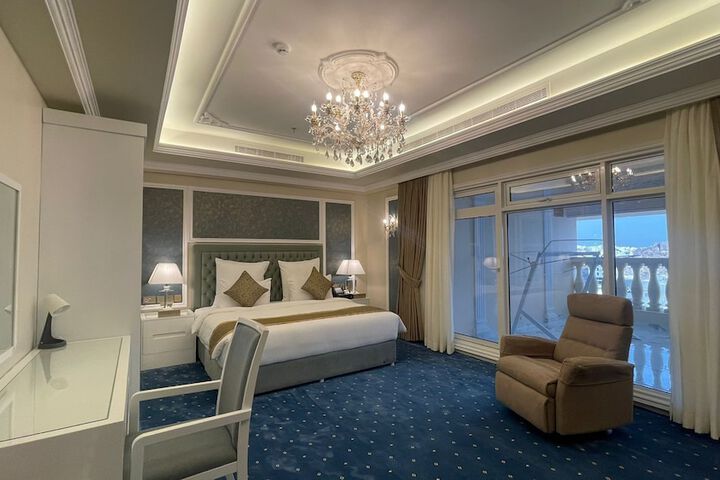 Room 30 of 104