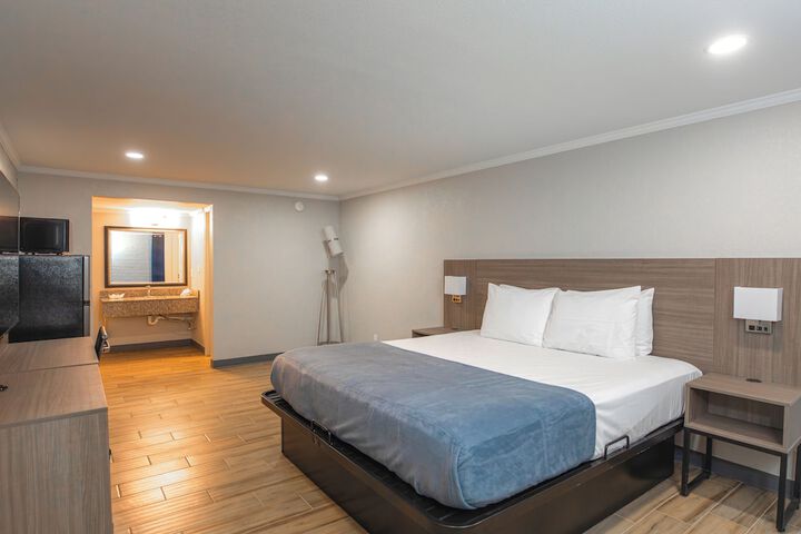 Room 4 of 11