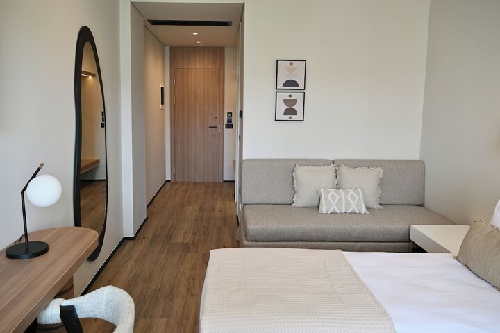 Room 14 of 66