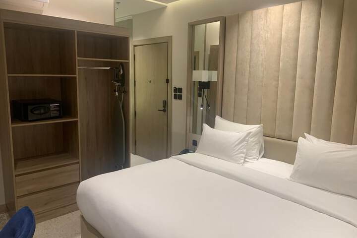 Room 17 of 23