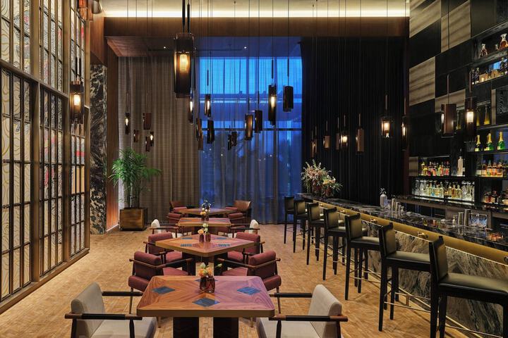 Lounge 124 of 163